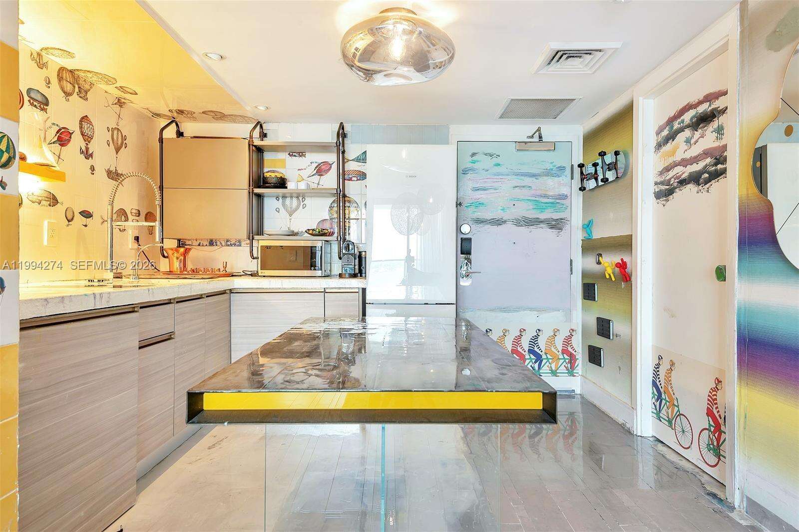 Mondrian Unit #1020 | Picture 7