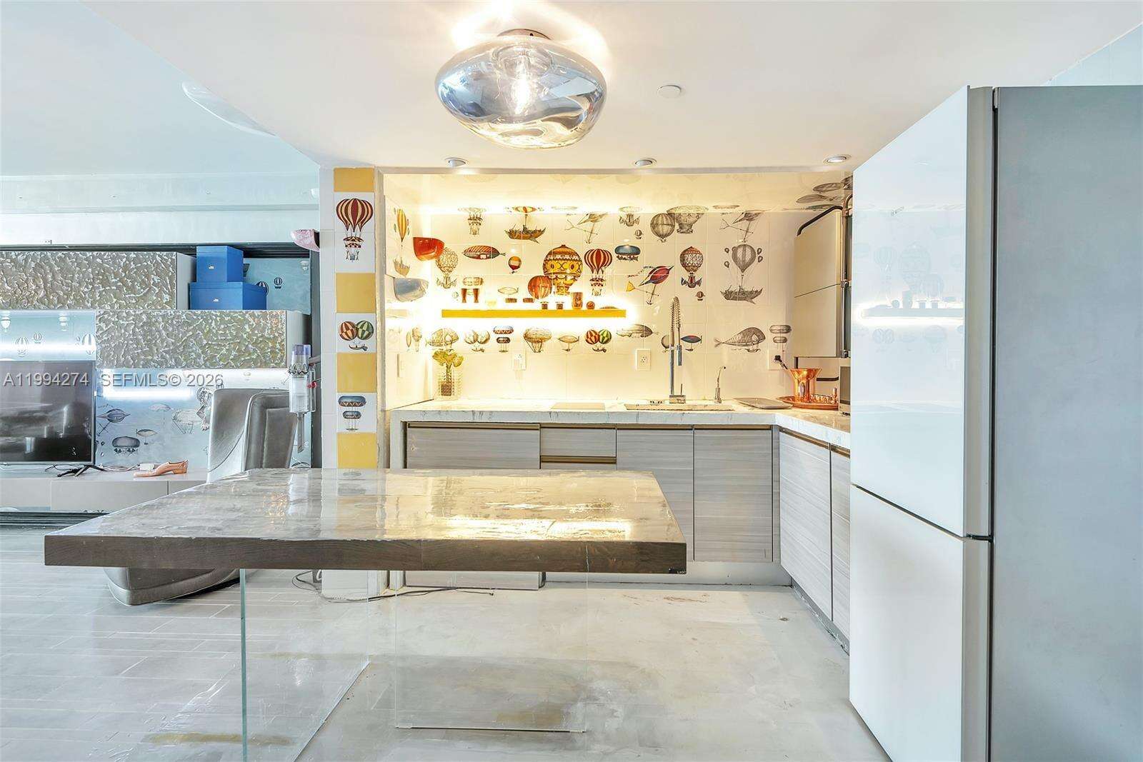 Mondrian Unit #1020 | Picture 8