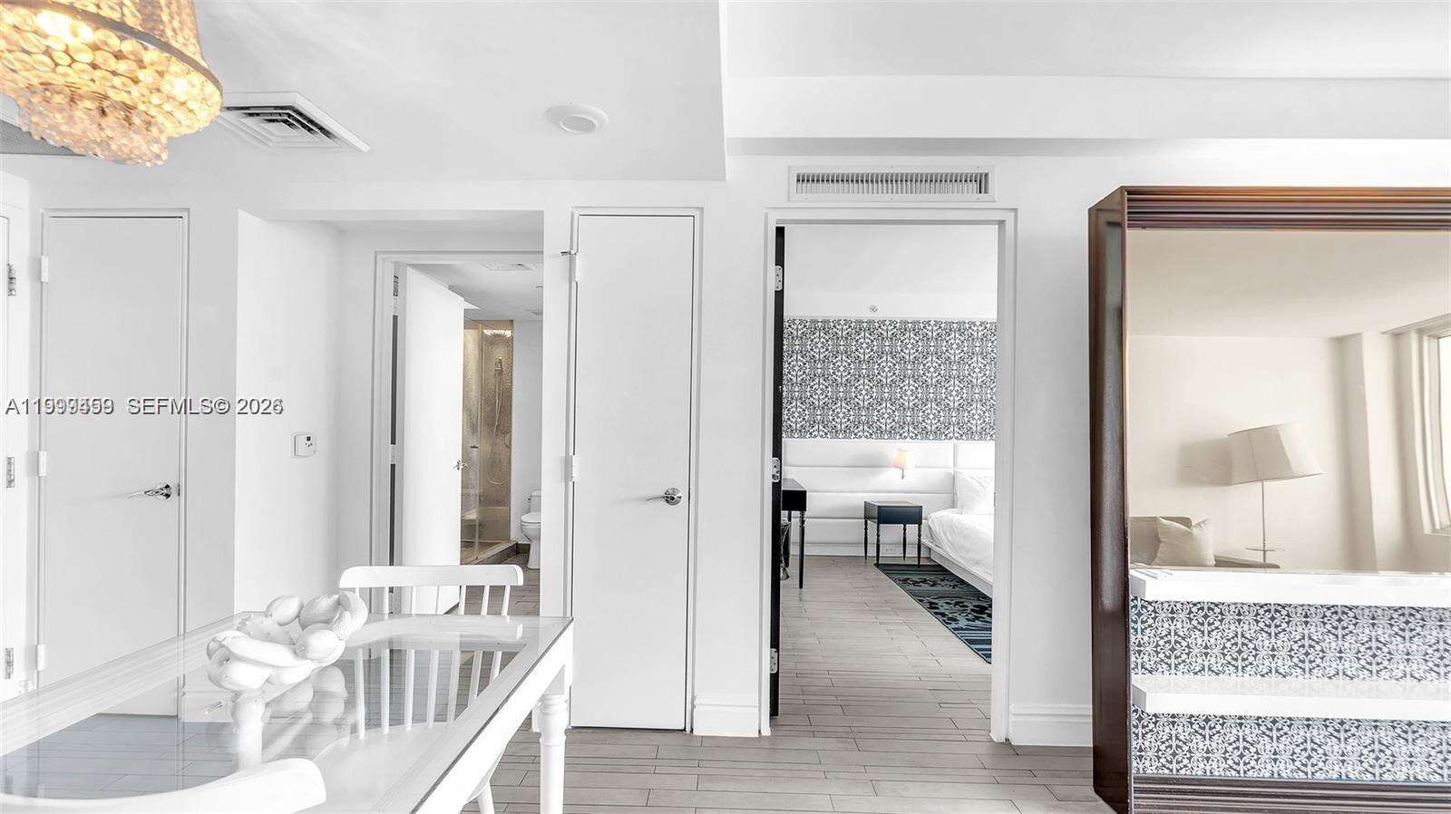 Mondrian Unit #409 | Picture 12