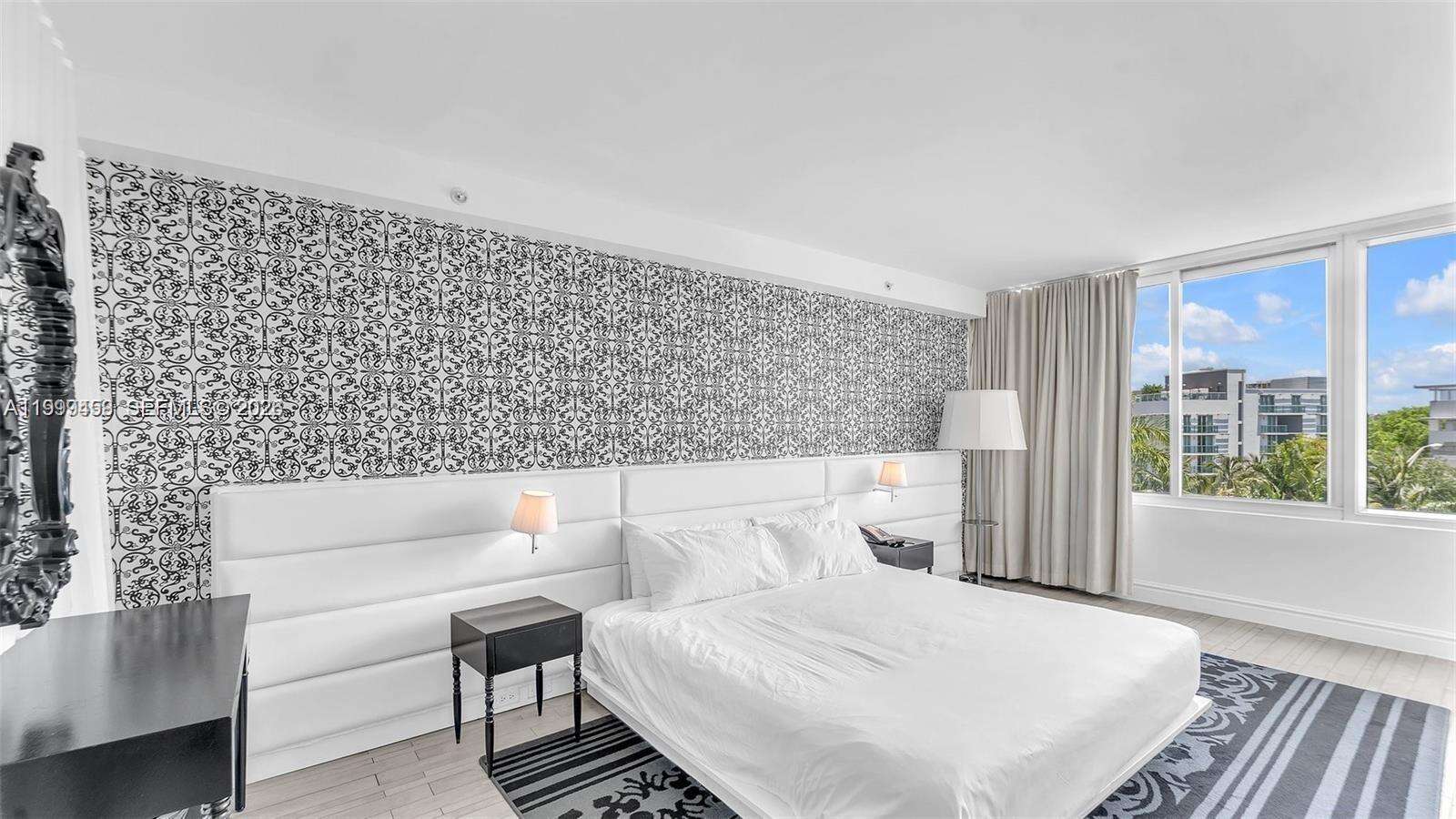 Mondrian Unit #409 | Picture 14