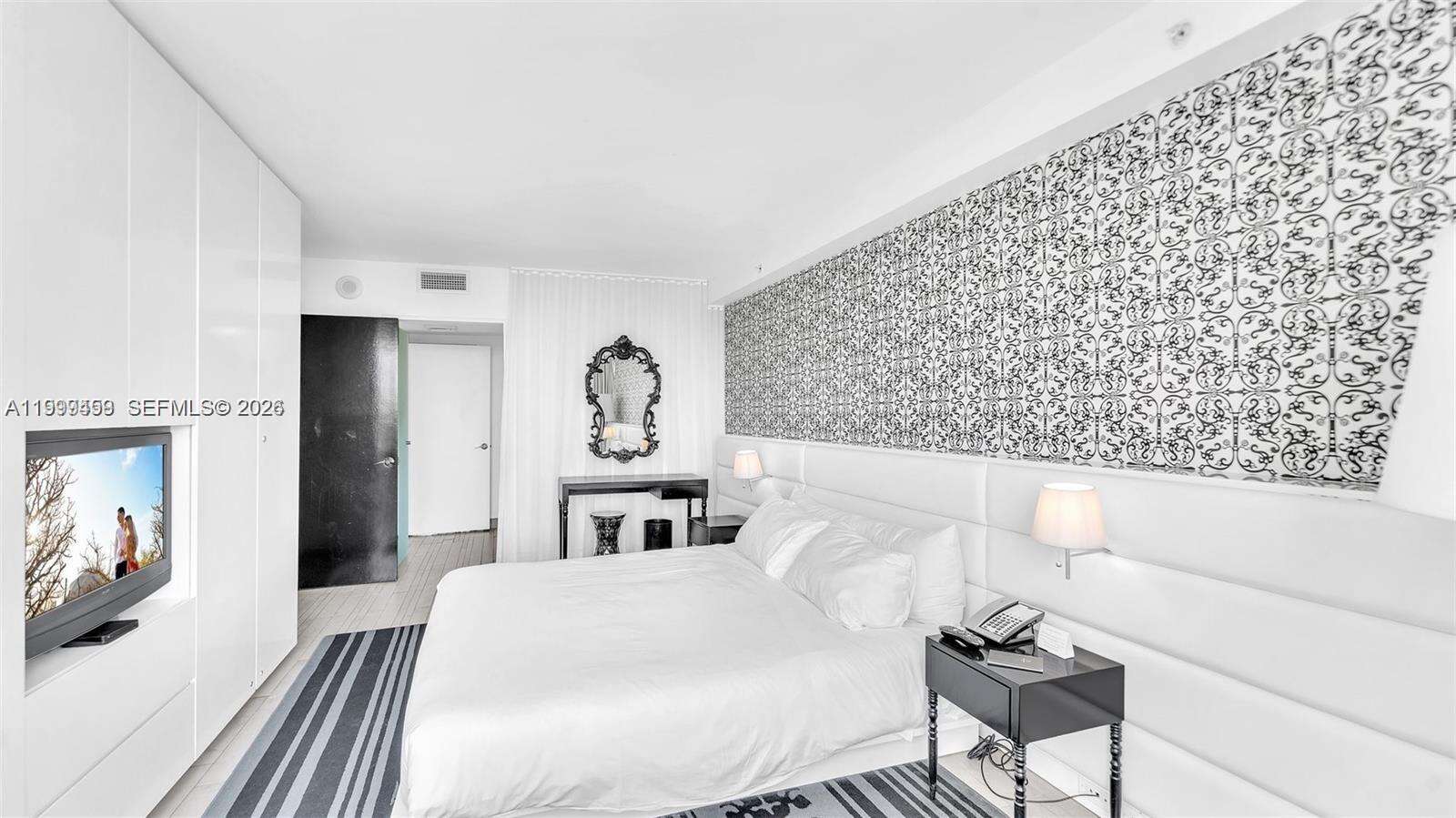 Mondrian Unit #409 | Picture 15