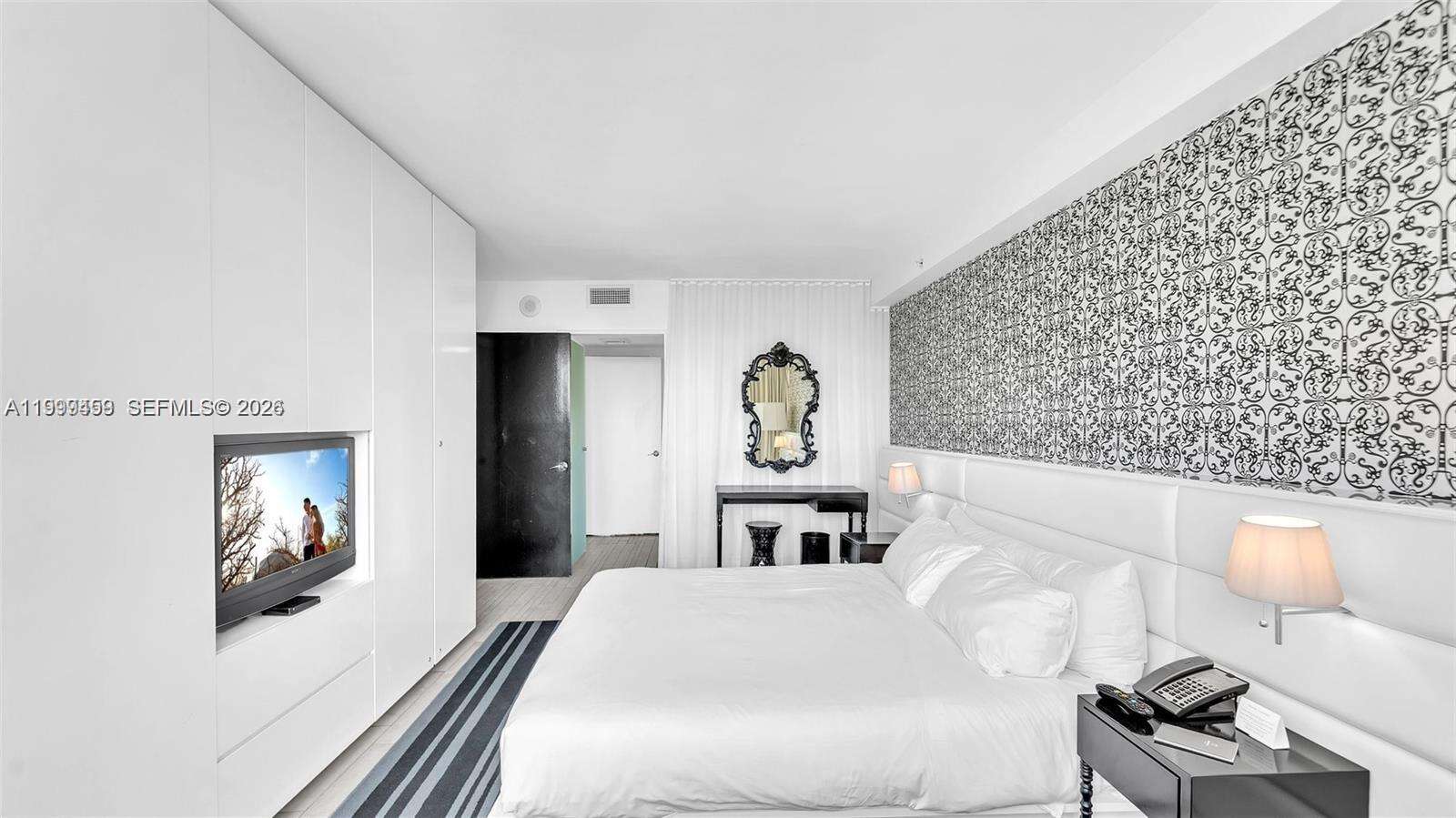 Mondrian Unit #409 | Picture 16