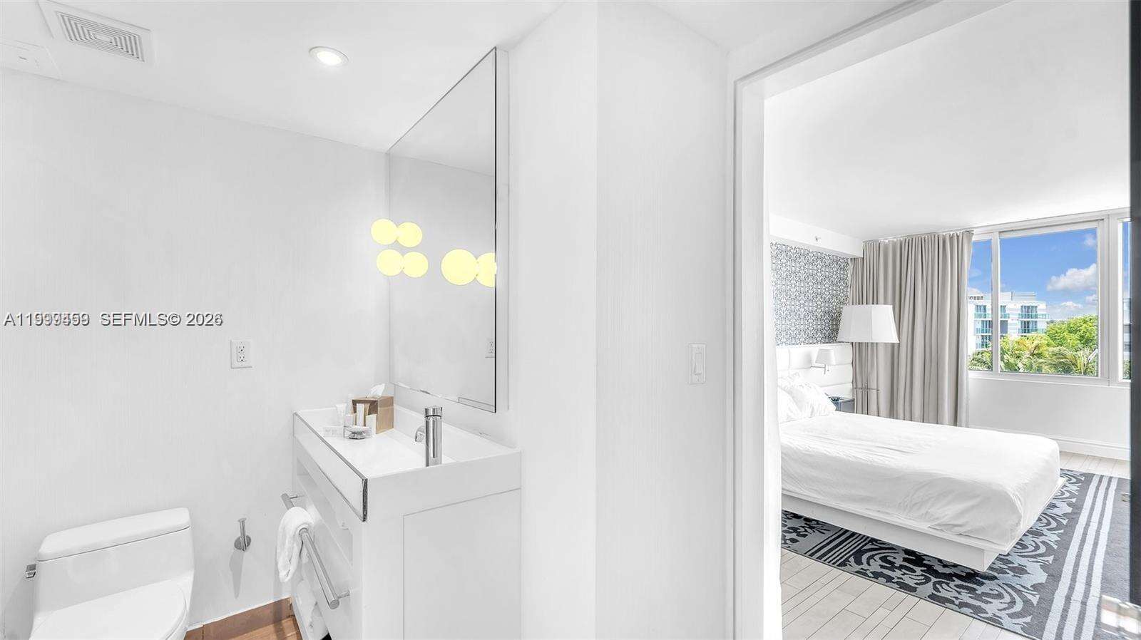 Mondrian Unit #409 | Picture 19