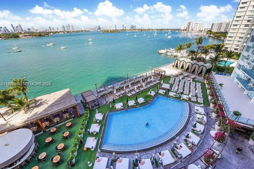 Mondrian Unit #409 | Picture 25