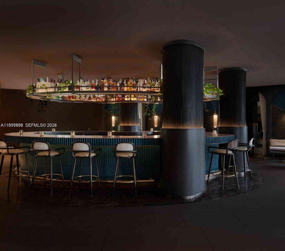 Mondrian Unit #409 | Picture 31