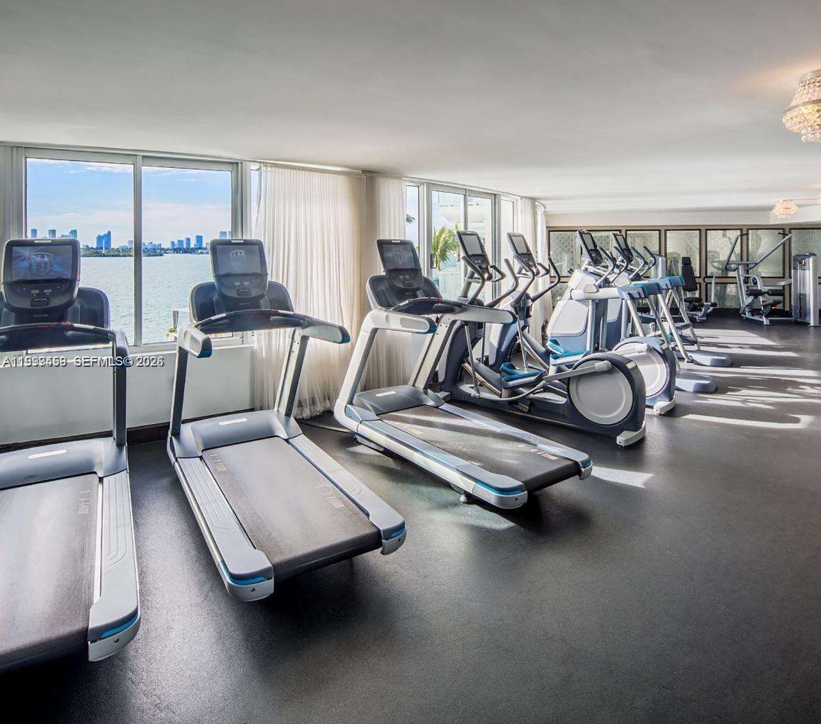 Mondrian Unit #409 | Picture 34