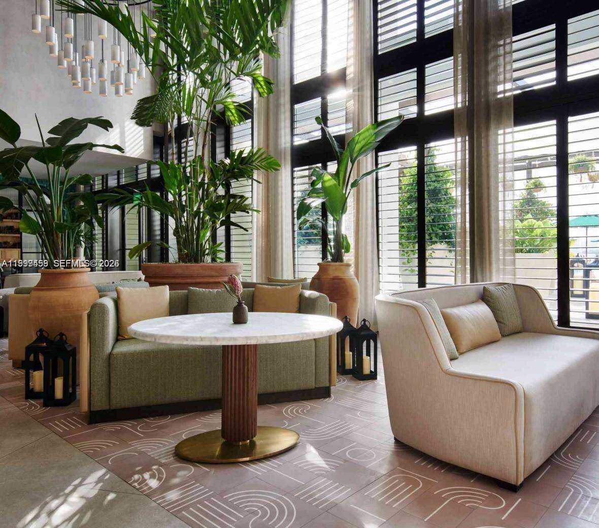 Mondrian Unit #409 | Picture 39