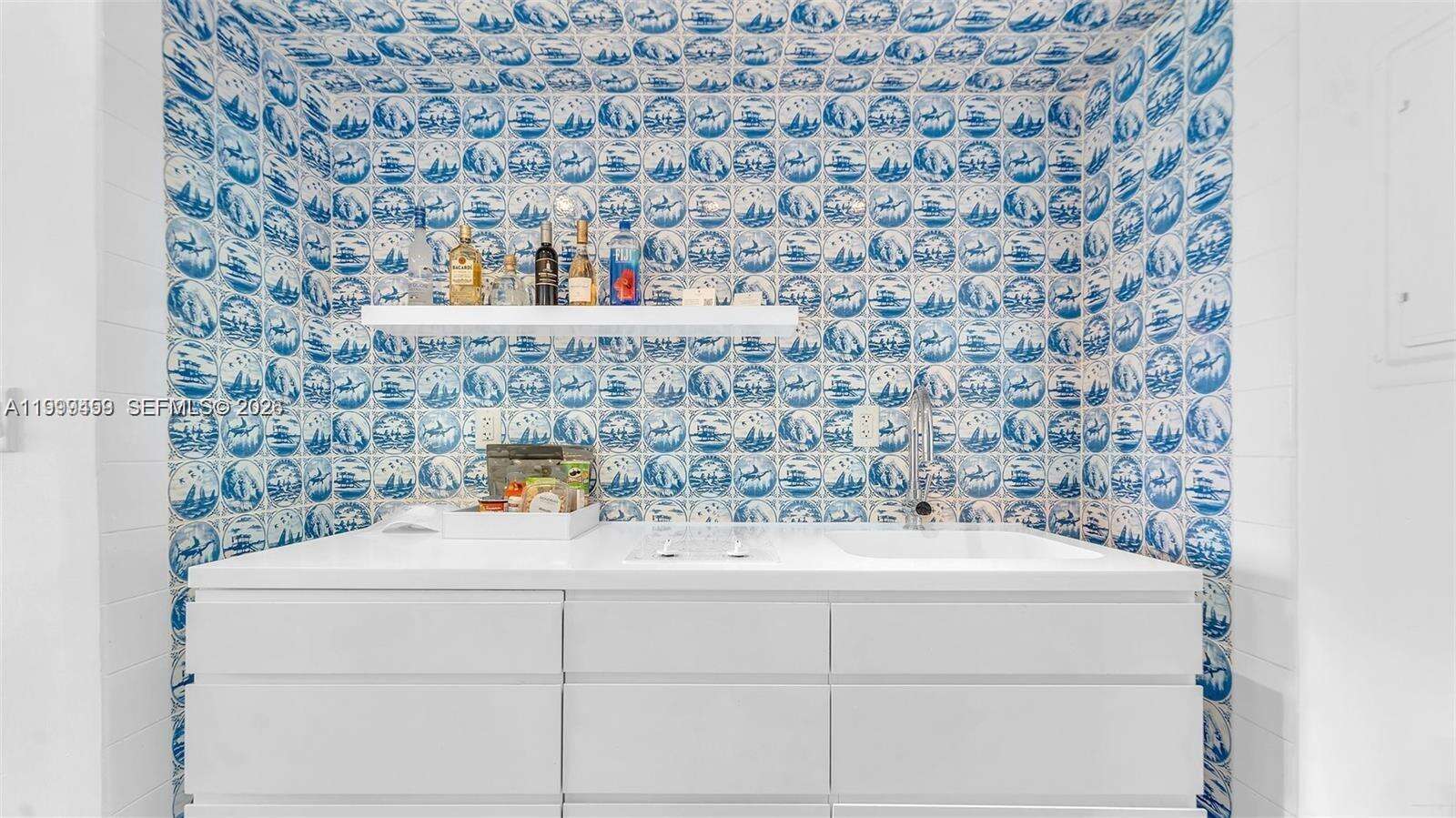 Mondrian Unit #409 | Picture 10