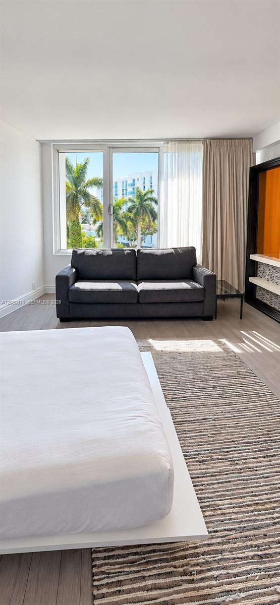 Mondrian Unit #503 | Picture 9